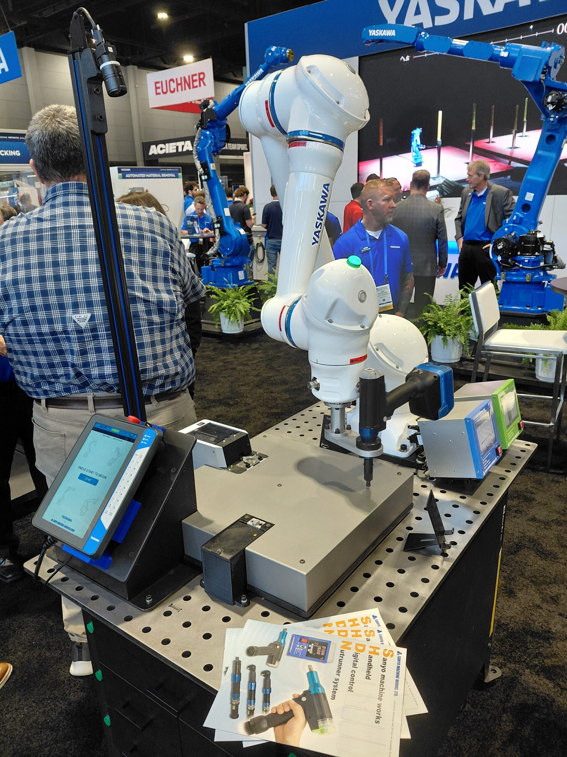 Sanyo collaborative robot fastening equipment